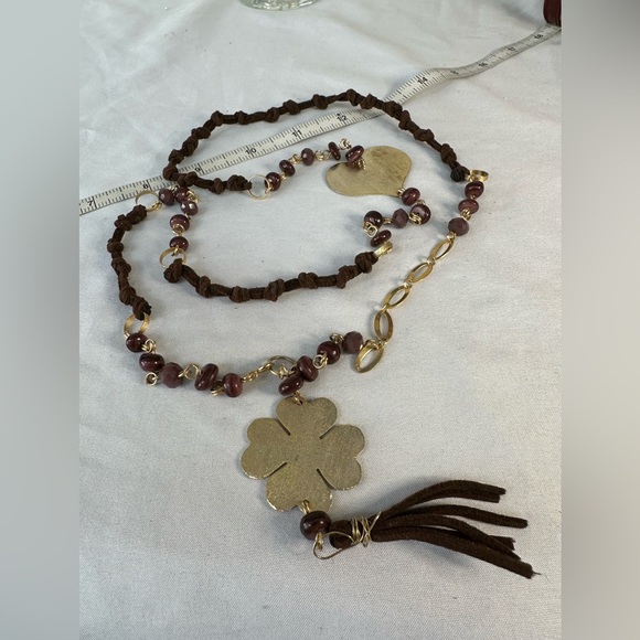 Funky leather and glass bead artisan style necklace - Picture 4 of 7